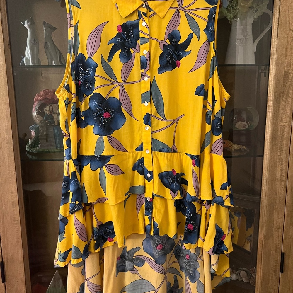 Floral Sleeveless Button-Up Blouse